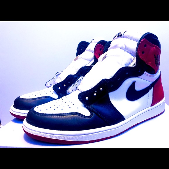 Air Jordan 1 Retro High OG ‘Black Toe’